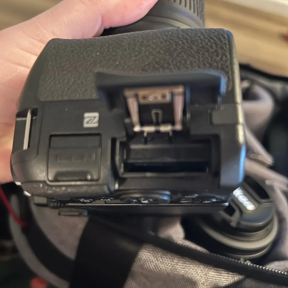 Nikon 5600 comes with 2 lenses the 18-55MMDX & the 55-200MMDX battery & charger